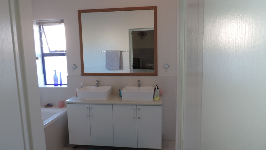 3 Bedroom Property for Sale in Blue Lagoon Western Cape